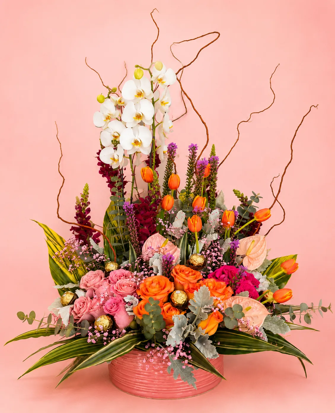 Arreglo con orquídea y decena de tulipanes – DA'Flores
